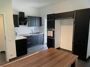 Exklusives Work and Stay Apartment Nähe Olpe, Attendorn und Finnentrop 3 Schlafzimmer , Küche, Bad und Wohnzimmer - Niederhelden