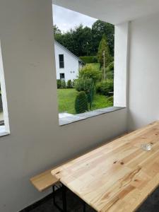 Exklusives Work and Stay Apartment Nähe Olpe, Attendorn und Finnentrop 3 Schlafzimmer , Küche, Bad und Wohnzimmer