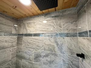 Pilot Lodge - Beautiful Lofted Tiny House