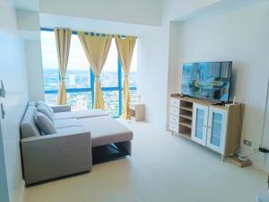 Luxurious 2-BR, 2-BA, 34th Floor, 38 Park Avenue Condominium