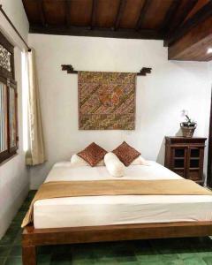 Joglo House in Central Bogor By penggemarlawas