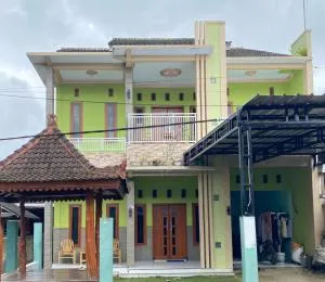 Ijen kingdom guest house - Licin