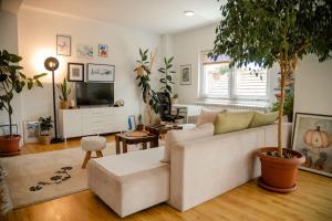 Grand Cozy Apt Close to the Beach