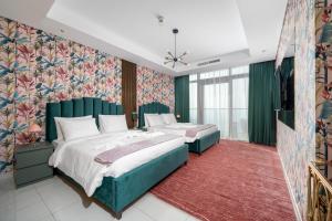 Sky-High Oasis with Burj Khalifa Views, Rooftop Infinity Pool, 3BR Apartment in Paramount Hotel Midtown