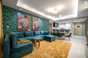 Sky-High Oasis with Burj Khalifa Views, Rooftop Infinity Pool, 3BR Apartment in Paramount Hotel Midtown