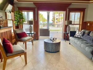 Be A Nomad - Stunning Old World Home Top Oceanviews