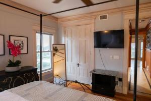 Be A Nomad - Stunning Old World Home Top Oceanviews