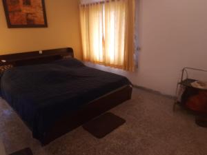Quiet, conveniently-located, south Kolkata, 3-bedroom, 3-bathroom comfortably furnished apartment