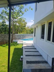 Zephyr Home near Pearl Beach