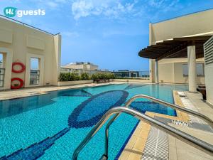 HiGuests - Elegant Family Retreat in Dubais Deira 3BR Oasis