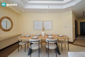 HiGuests - Elegant Family Retreat in Dubais Deira 3BR Oasis
