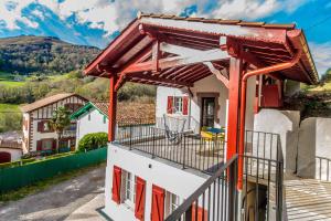 Hotels Logis Hotel Erreguina : Studio avec Terrasse