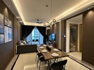R&F Princess Cove by Nest Home
