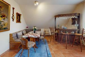 Großzügige Wohnung mit Küche