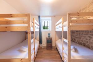 Maisons de vacances Cabana & Maison sur les hauteurs - Proche Cluny : photos des chambres