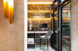 Three Corners Avenue Hotel