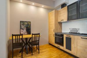 Modern design 1 bdrm, 4 guests, Top cente, Near Parliament, Self check-in