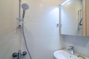 Modern design 1 bdrm, 4 guests, Top cente, Near Parliament, Self check-in