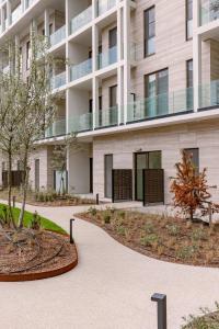 Huswell - Stunning seafront apartment with modern comforts and dike views