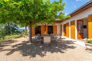 Villas Gite des ifs piscine, jacuzzi dans le Beaujolais : photos des chambres