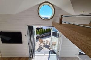 Accommodation close to the ocean on the West Coast