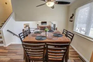 Spacious 4BD Dog-friendly Home near USAF Academy - Pikeview