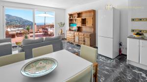 Charming Stay, Big Terrace, 2 Min to Beach & Sea View