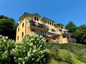 Apartment with Lake View