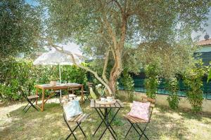 Fantastic Garden in a Trendy Apt with TANK Pool