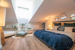 Authentic Madrid Experience -Plaza Mayor 7min walk - Spectacular view - Champagne