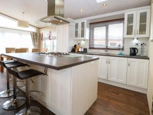 Lodge 26, Fishing Lakes