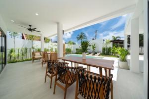 Brand New 4BR Balinese Style Pool Villa Kaia just 5 min drive from NaiHarn Beach
