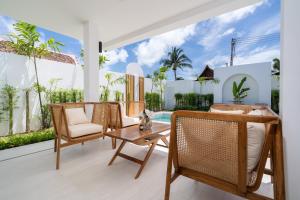 Brand New 4BR Balinese Style Pool Villa Kaia just 5 min drive from NaiHarn Beach