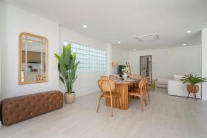 Brand New 4BR Balinese Style Pool Villa Kaia just 5 min drive from NaiHarn Beach