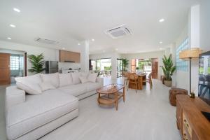 Brand New 4BR Balinese Style Pool Villa Kaia just 5 min drive from NaiHarn Beach