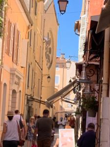 Appartements A Sanary en rue pietonne : photos des chambres