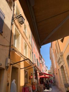 Appartements A Sanary en rue pietonne : photos des chambres