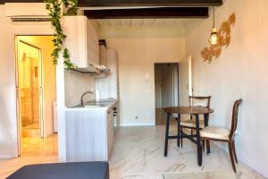 Le Rondini, comfy flat