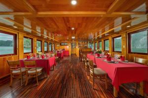 Sunlight Boutique Cruise 69