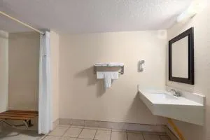 Super 8 by Wyndham Fort Mitchell Cincinnati Area - Fort Mitchell