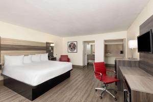 1 King Bed, Deluxe Room, Non-Smoking room in Ramada by Wyndham Kingman