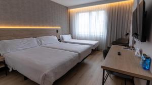 Double Room with Extra Bed room in Hotel Blanca de Navarra