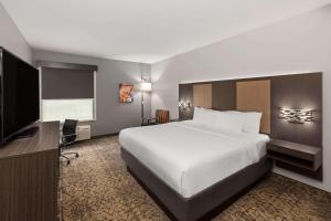 Deluxe King Room room in La Quinta Inn & Suites by Wyndham Mcalester