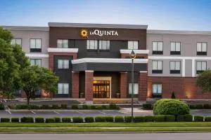 La Quinta by Wyndham Springfield Airport Plaza - Greenfield