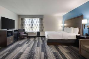 King Room with Sofa Bed room in La Quinta by Wyndham Springfield Airport Plaza