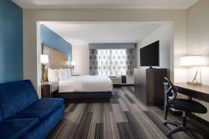 King Room room in La Quinta by Wyndham Springfield Airport Plaza