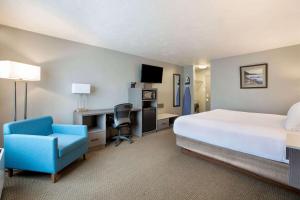 Days Inn & Suites by Wyndham Moncton