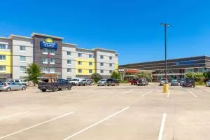 Days Inn & Suites by Wyndham Lubbock Medical Center - Levelland
