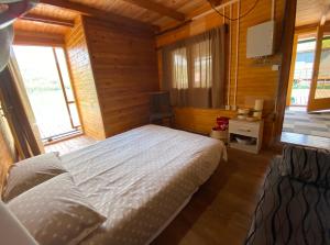 Viridian Three Boathouse Micah, PERUCAC LAKE