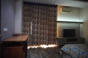 Welstays VIP Road Cozy 2BHK